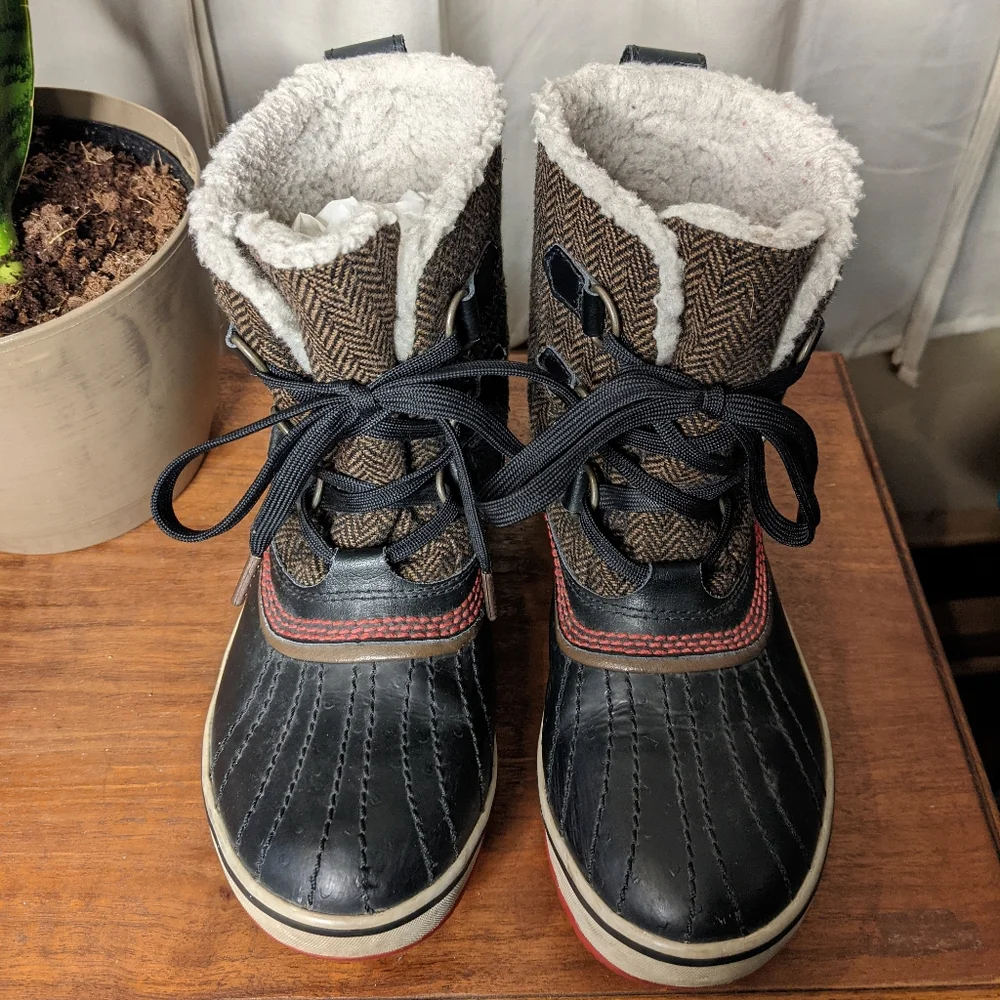 Sorel Tivoli brown black waterproof winter boots Size 6.5